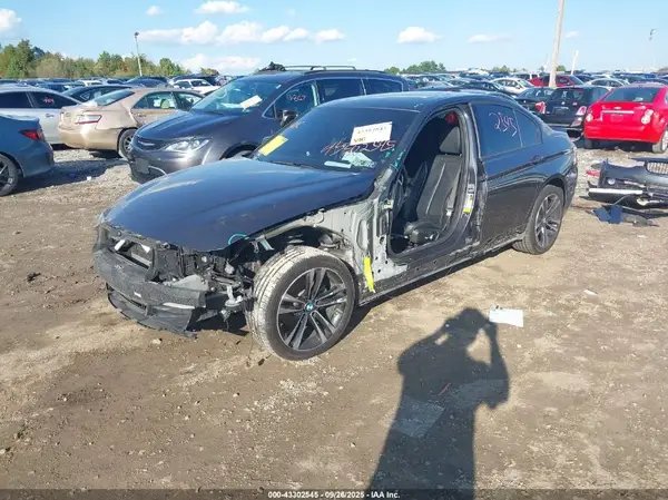 WBA8D9C56JEM33200 2018 BMW 3ER - Image 2