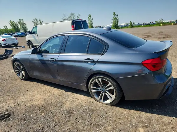 WBA8D9C57JA013761 2018 BMW 3ER - Image 2