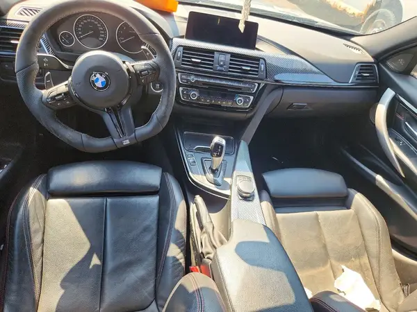 WBA8D9C57JA013761 2018 BMW 3ER - Image 8