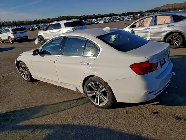 WBA8D9C57JA607959 2018 BMW 3ER - Image 2