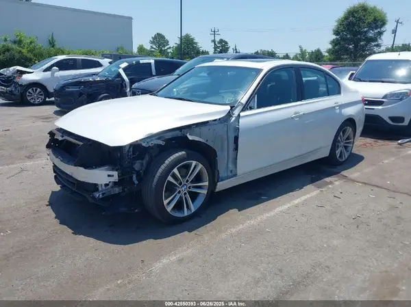 WBA8D9C57JA615544 2018 BMW 3ER - Image 2