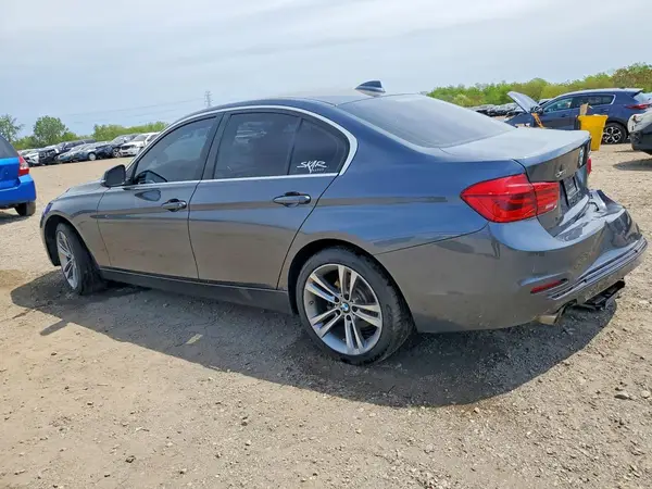 WBA8D9C57JA615611 2018 BMW 3ER - Image 2