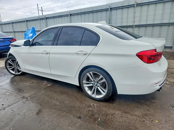 WBA8D9C57JEB35175 2018 BMW 3ER - Image 2