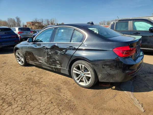 WBA8D9C57JEM32119 2018 BMW 3ER - Image 2