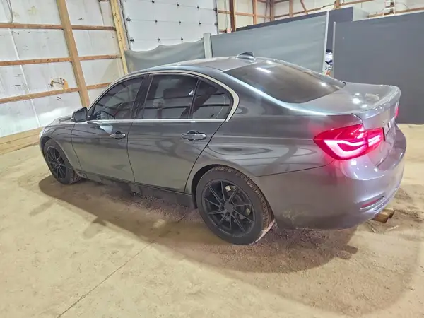 WBA8D9C57JEM33528 2018 BMW 3ER - Image 2