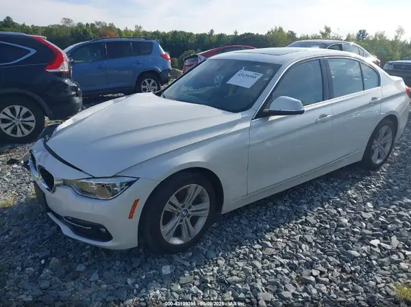 WBA8D9C58JA607775 2018 BMW 3ER - Image 2