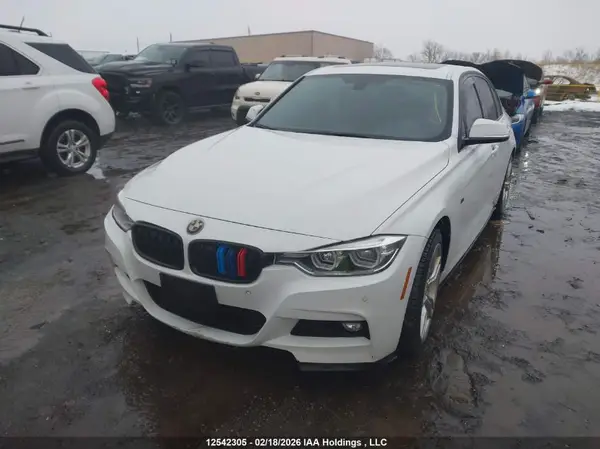 WBA8D9C58JA608117 2018 BMW 3ER - Image 2