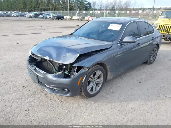 WBA8D9C58JA614936 2018 BMW 3ER - Image 2