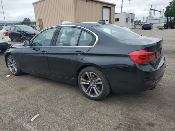 WBA8D9C58JA615701 2018 BMW 3ER - Image 2