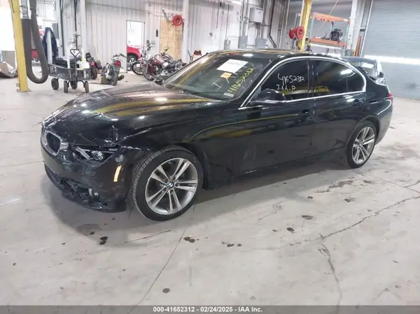 WBA8D9C58JEB35198 2018 BMW 3ER - Image 2