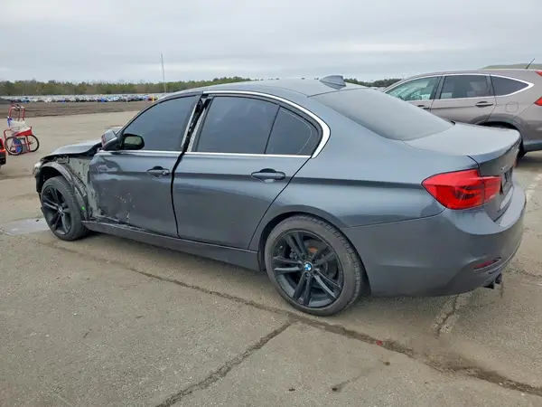 WBA8D9C58JEB35444 2018 BMW 3ER - Image 2