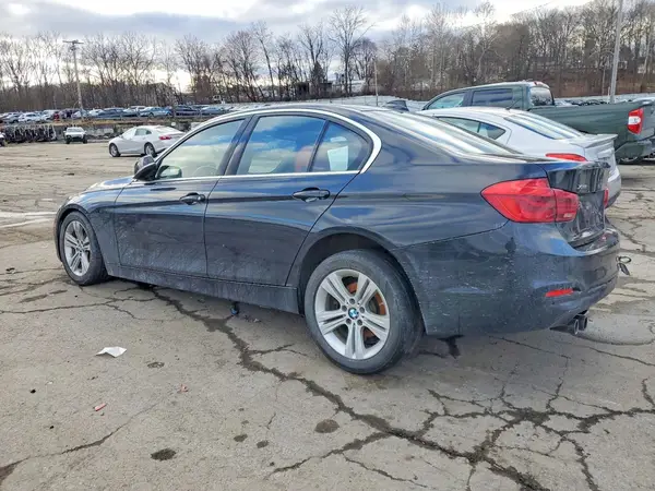 WBA8D9C58JEB35671 2018 BMW 3ER - Image 2