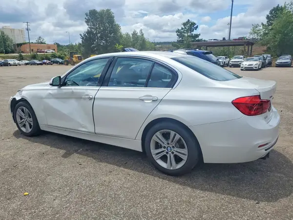 WBA8D9C58JEM31464 2018 BMW 3ER - Image 2