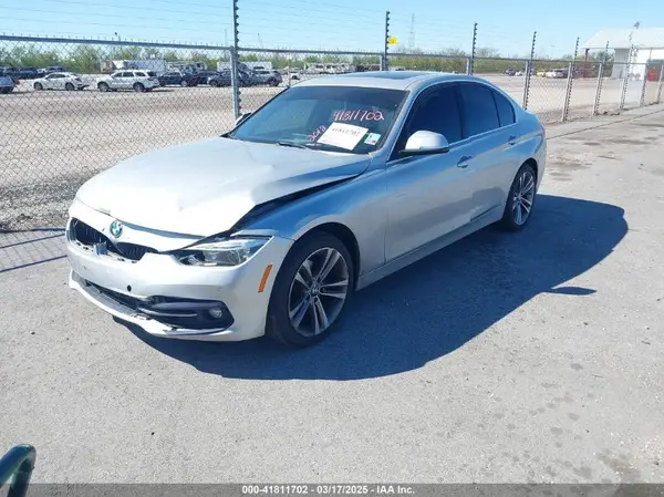 WBA8D9C58JEM33926 2018 BMW 3ER - Image 2