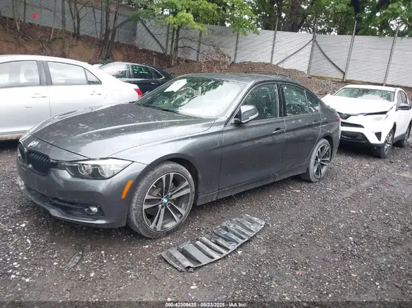 WBA8D9C58JEM34493 2018 BMW 3ER - Image 2