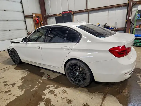 WBA8D9C58JEM35028 2018 BMW 3ER - Image 2