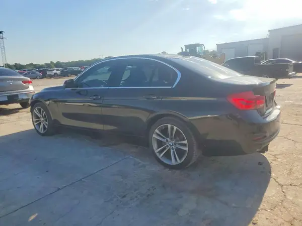 WBA8D9C59HK677712 2017 BMW 3ER - Image 2