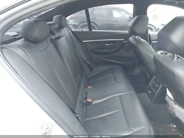WBA8D9C59HK677810 2017 BMW 3ER - Image 8