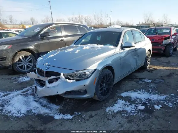 WBA8D9C59HK677984 2017 BMW 3ER - Image 2