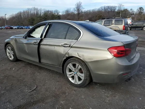 WBA8D9C59HK678228 2017 BMW 3ER - Image 2