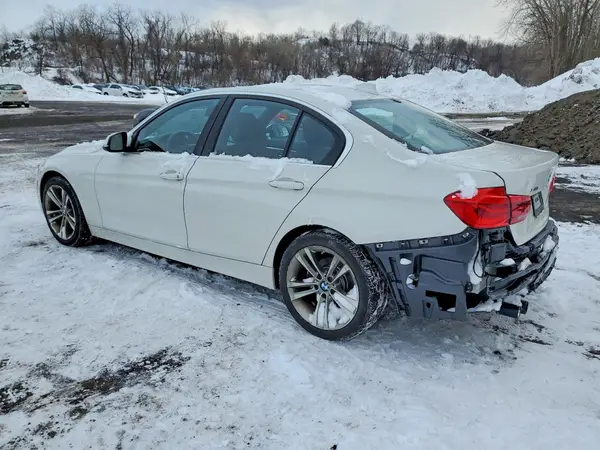 WBA8D9C59JA608353 2018 BMW 3ER - Image 2