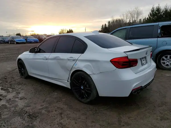 WBA8D9C59JA614282 2018 BMW 3ER - Image 2