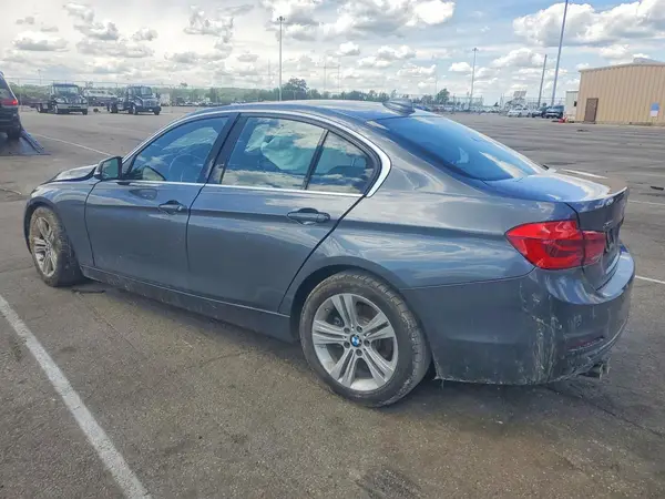 WBA8D9C59JA614301 2018 BMW 3ER - Image 2