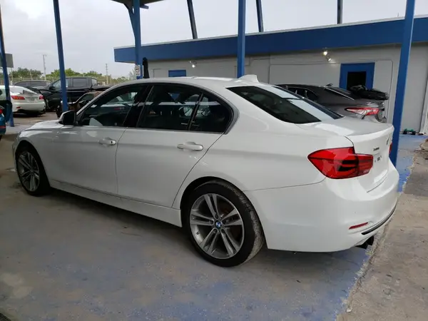 WBA8D9C59JEM32574 2018 BMW 3ER - Image 2