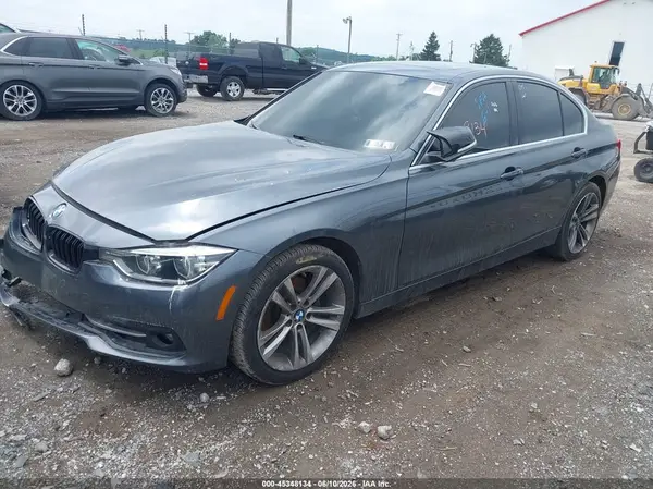 WBA8D9C59JEM32686 2018 BMW 3ER - Image 2