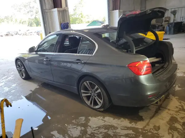 WBA8D9C59JEM32705 2018 BMW 3ER - Image 2