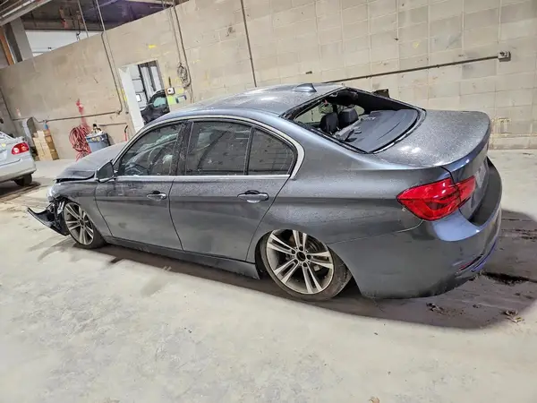 WBA8D9C59JEM33319 2018 BMW 3ER - Image 2
