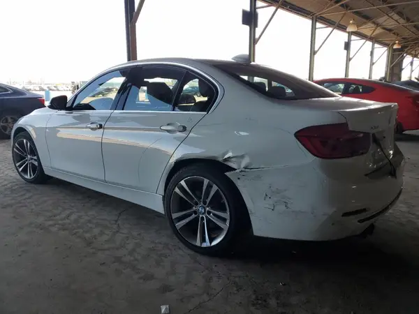 WBA8D9C5XJA607549 2018 BMW 3ER - Image 2