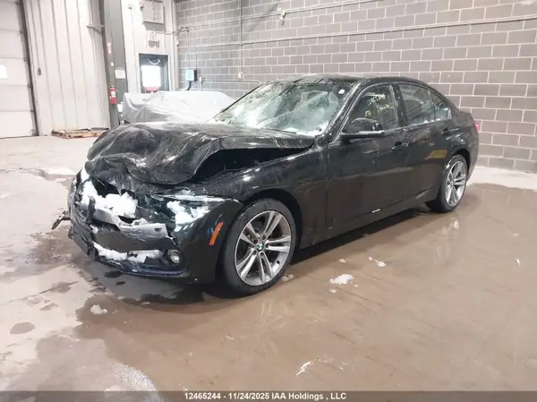 WBA8D9C5XJEM32132 2018 BMW 3ER - Image 2