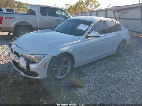 WBA8D9C5XJEM32485 2018 BMW 3ER - Image 2