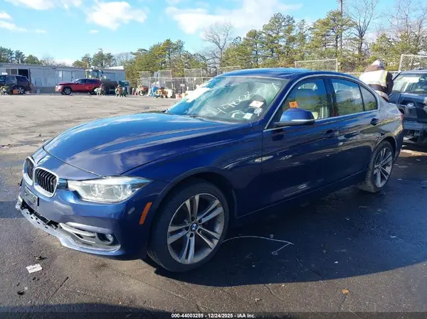 WBA8D9C5XJEM32793 2018 BMW 3ER - Image 2