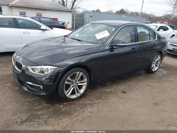 WBA8D9C5XJEM32860 2018 BMW 3ER - Image 2