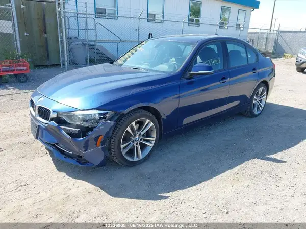 WBA8D9C5XJEM33006 2018 BMW 3ER - Image 2