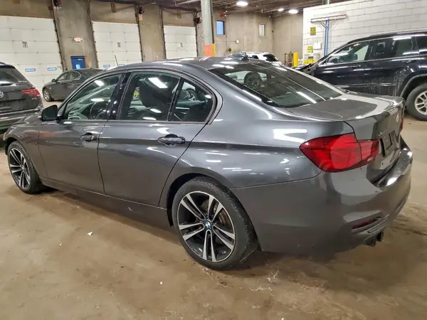WBA8D9C5XJEM33684 2018 BMW 3ER - Image 2