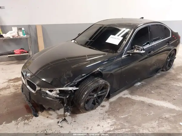 WBA8D9C5XJEM34317 2018 BMW 3ER - Image 2