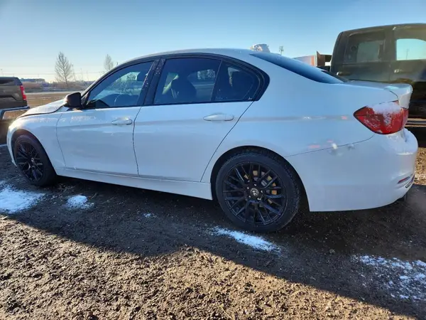 WBA8D9C5XJEM34477 2018 BMW 3ER - Image 2