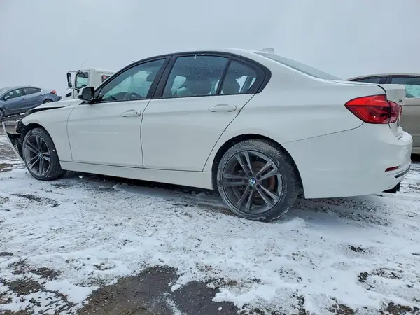 WBA8D9C5XJEM35032 2018 BMW 3ER - Image 2