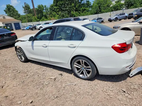 WBA8D9G30HNU63036 2017 BMW 3ER - Image 2