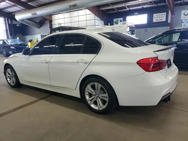 WBA8D9G30HNU64400 2017 BMW 3ER - Image 2