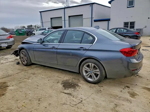 WBA8D9G30HNU64784 2017 BMW 3ER - Image 2