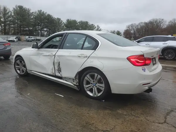 WBA8D9G30HNU65191 2017 BMW 3ER - Image 2