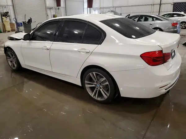 WBA8D9G30HNU65563 2017 BMW 3ER - Image 2