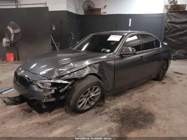WBA8D9G31HNU62607 2017 BMW 3ER - Image 2