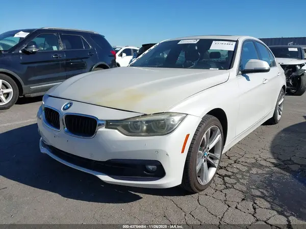 WBA8D9G32HNU62017 2017 BMW 3ER - Image 2