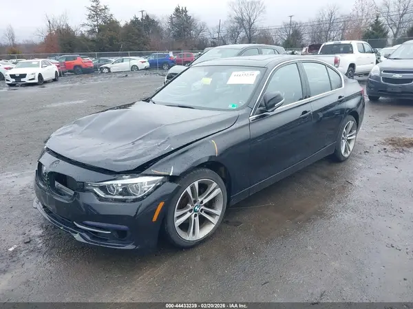 WBA8D9G32HNU63166 2017 BMW 3ER - Image 2