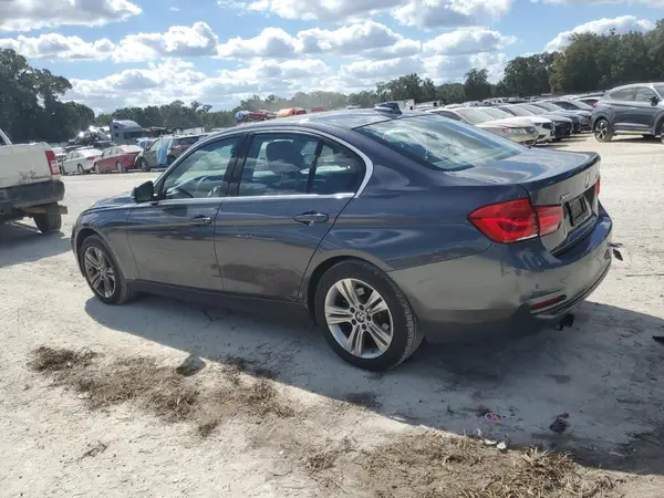 WBA8D9G32HNU63247 2017 BMW 3ER - Image 2